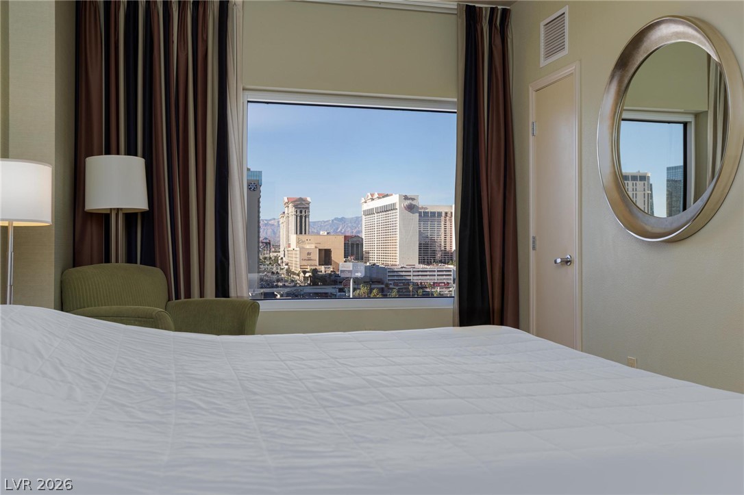 Photo 13 of 39, 211 E Flamingo Road #1003