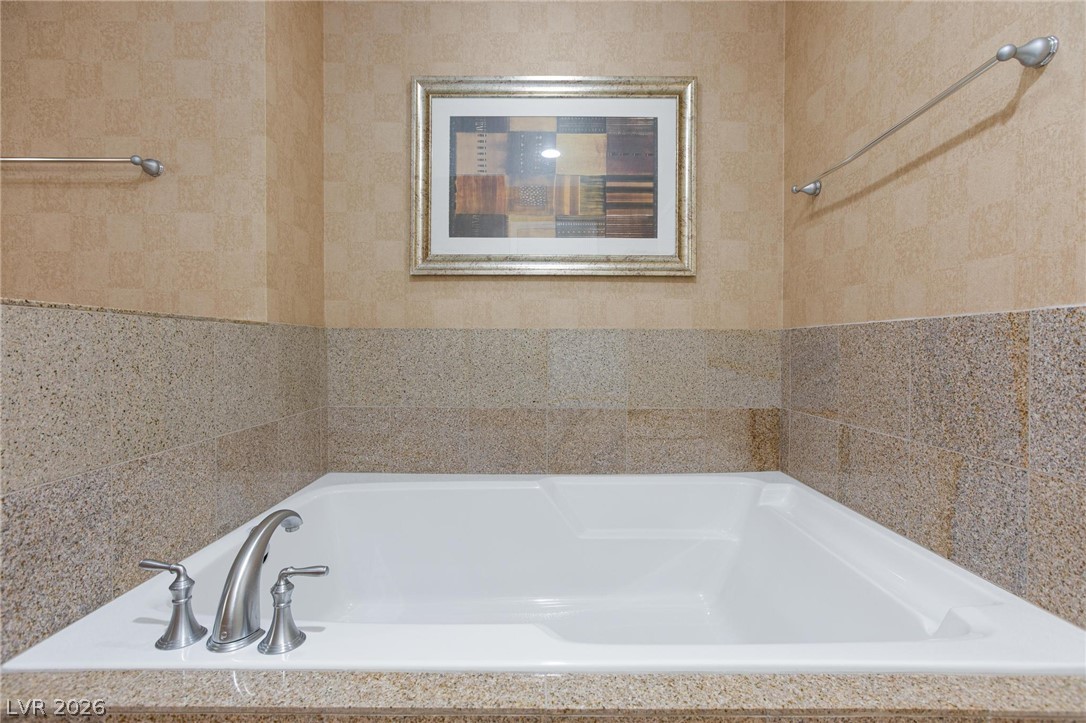 Photo 17 of 39, 211 E Flamingo Road #1003