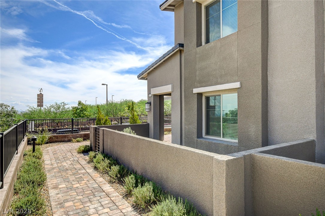 Photo 11 of 88, 600 N Carriage Hill Drive #1039