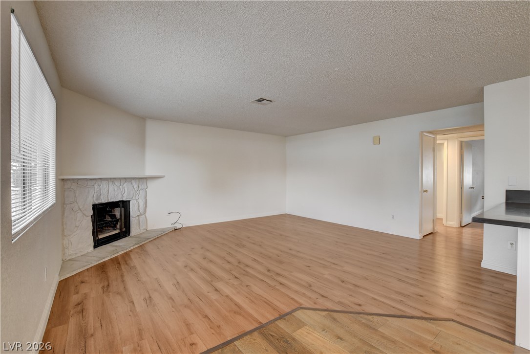 Photo 6 of 37, 2713 Beaver Creek Court #102