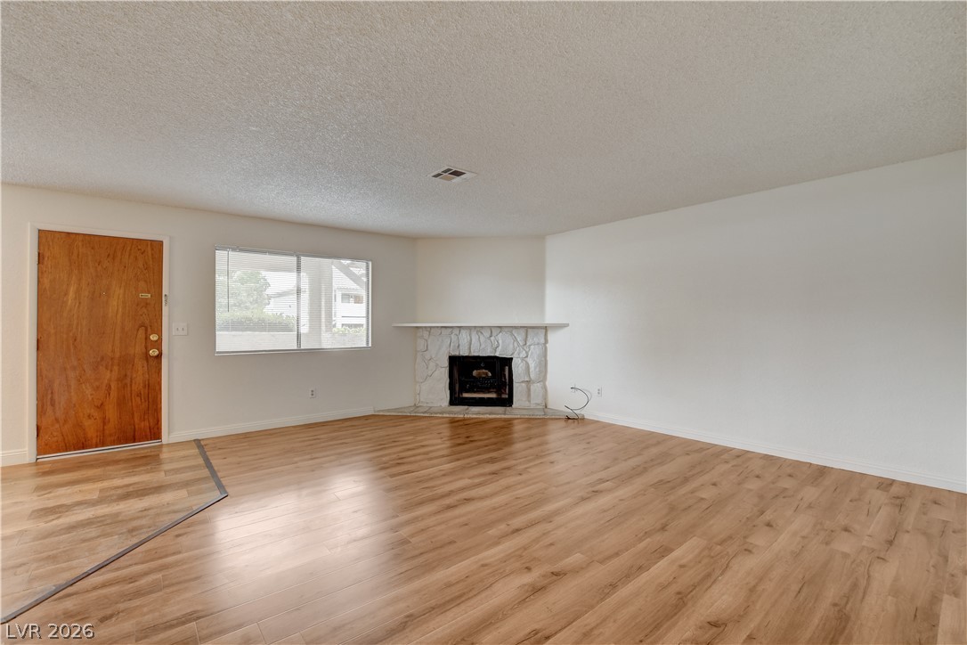 Photo 7 of 37, 2713 Beaver Creek Court #102