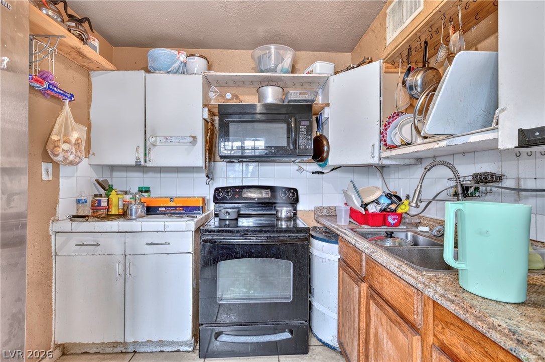 Photo 9 of 27, 1715 Santa Paula Drive