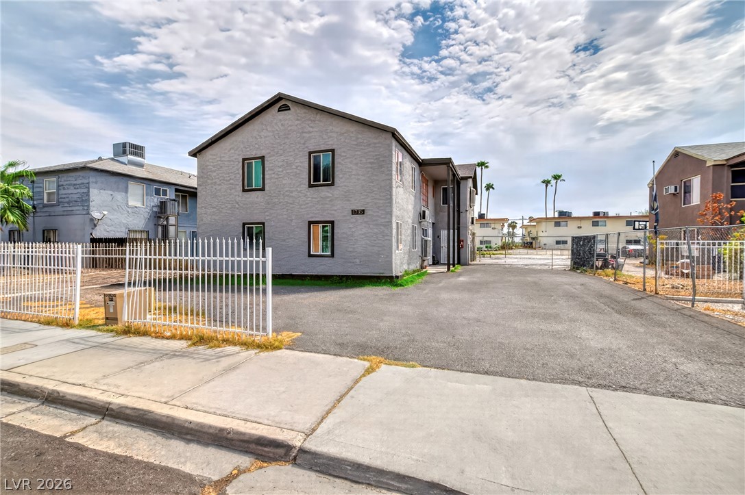 Photo 3 of 1715 Santa Paula Drive