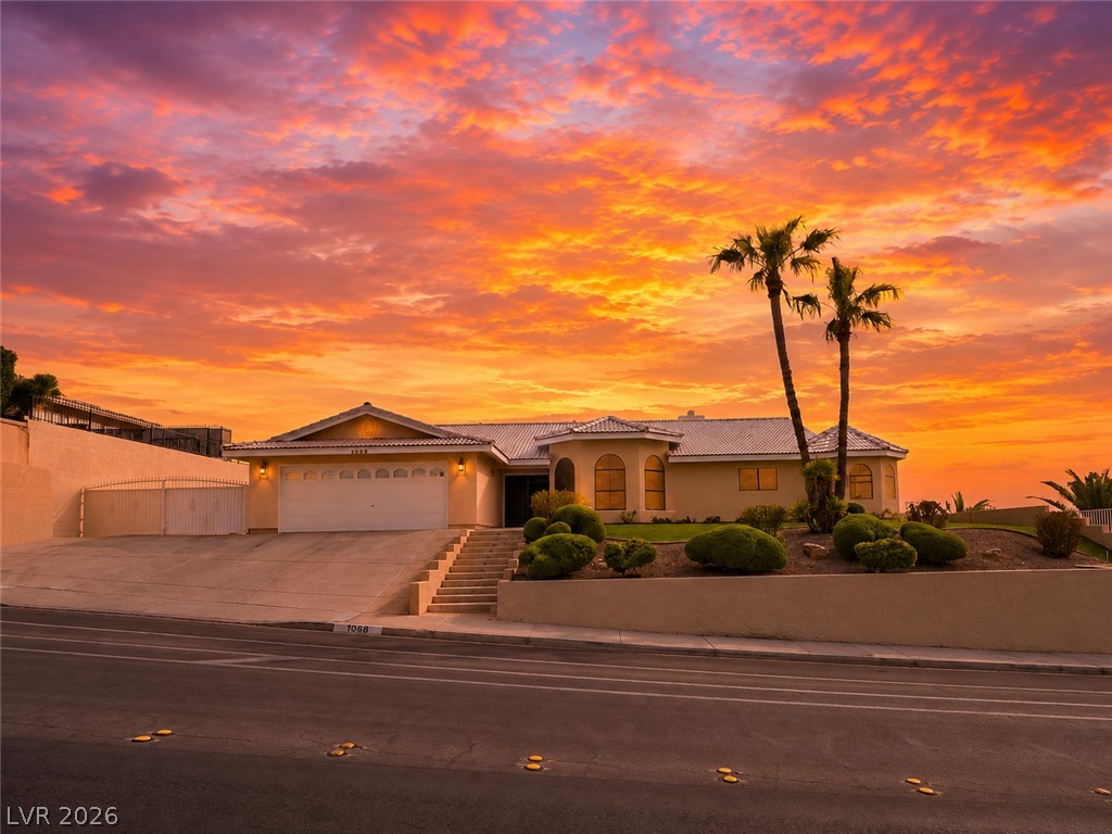 1068 Calico Ridge Drive, Henderson 89011