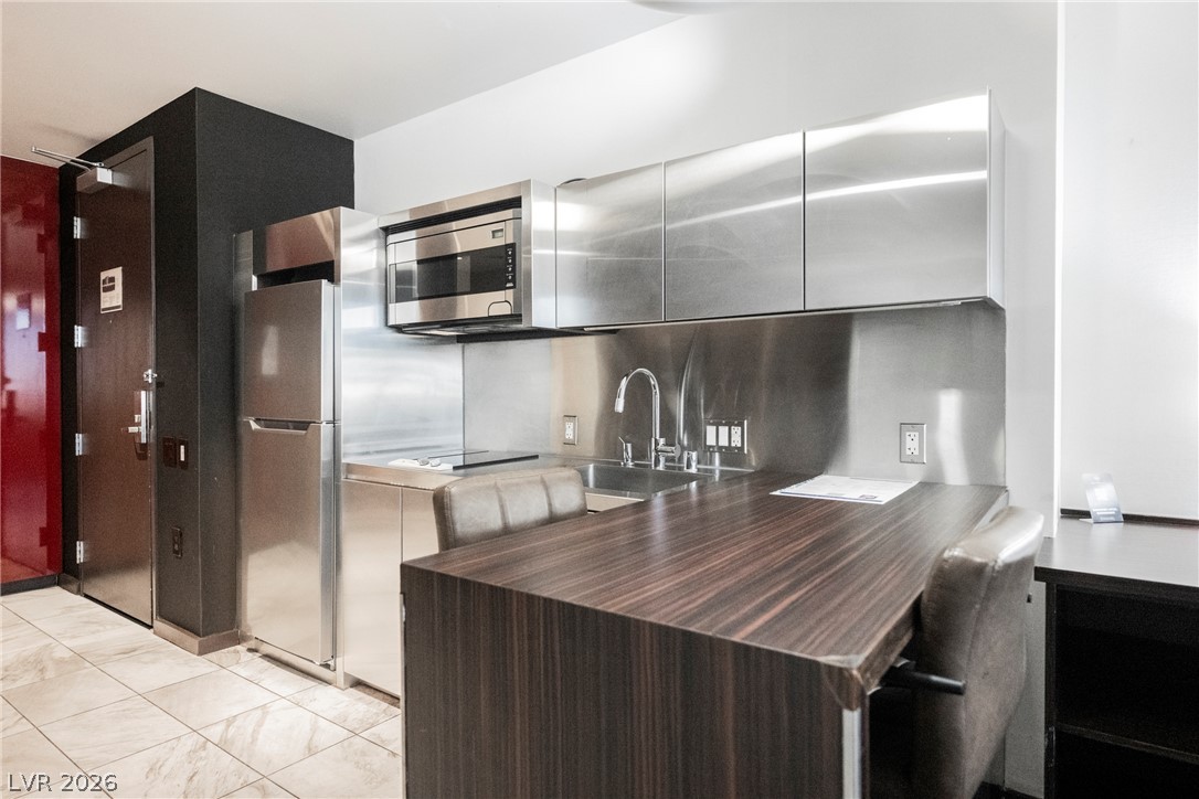 Photo 24 of 36, 4381 W Flamingo Road #3704