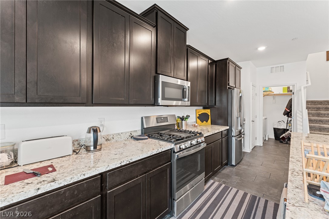 Photo 11 of 28, 1367 Ossa Street #4103
