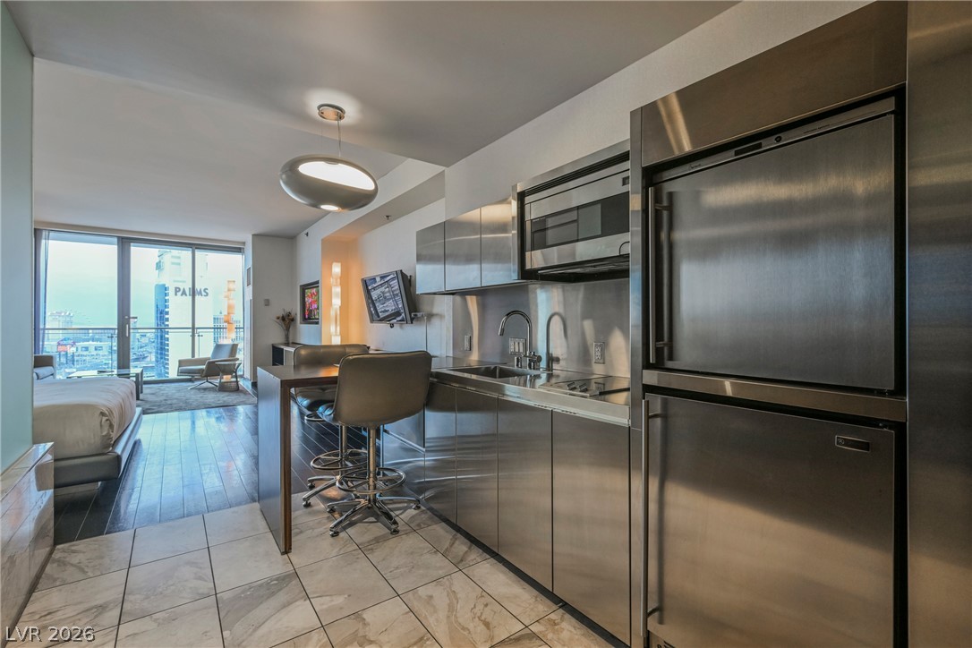 Photo 15 of 25, 4381 W Flamingo Road #2420