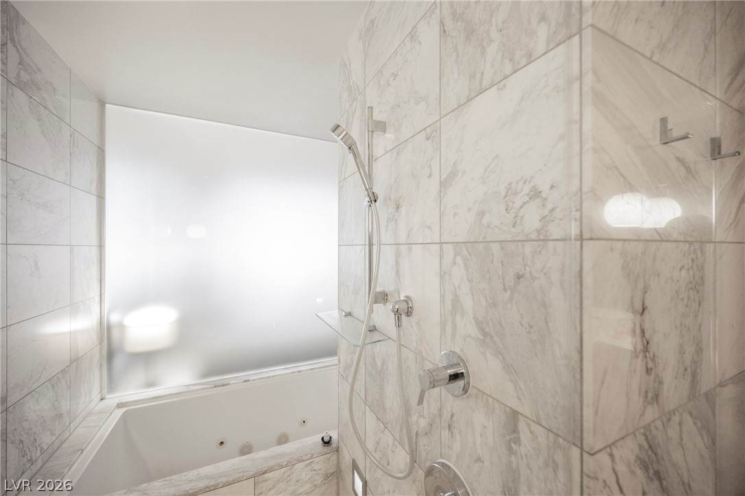 Photo 16 of 25, 4381 W Flamingo Road #2420