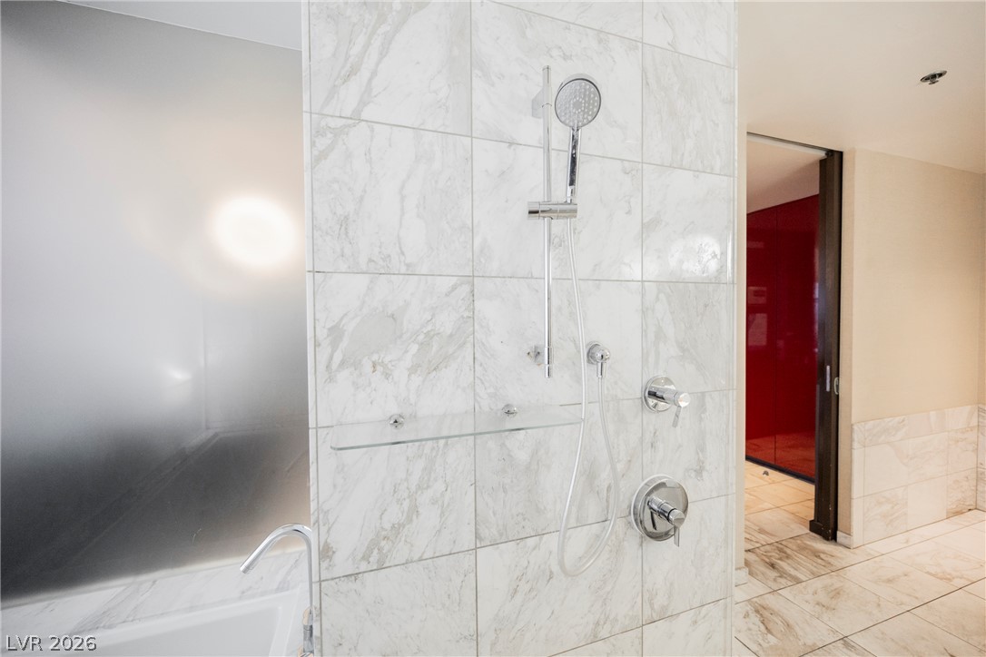 Photo 18 of 25, 4381 W Flamingo Road #2420