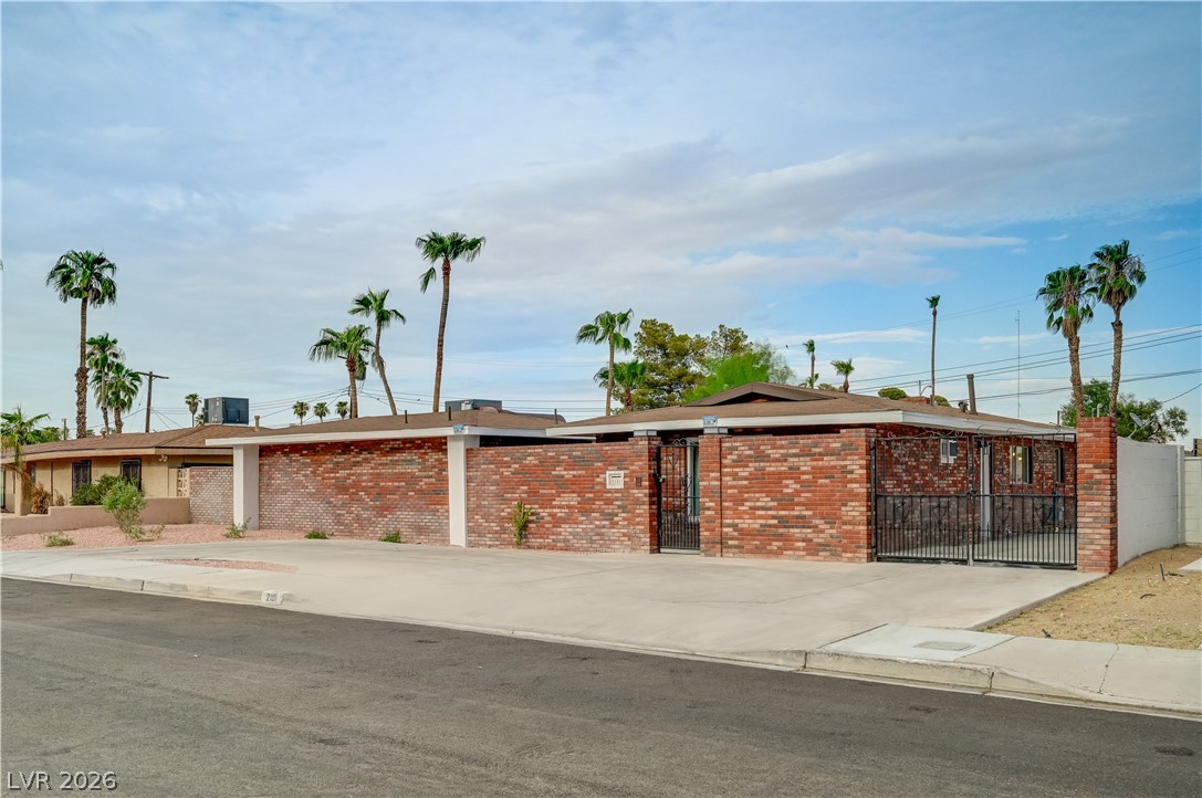 Photo 2 of 2101 Santiago Street
