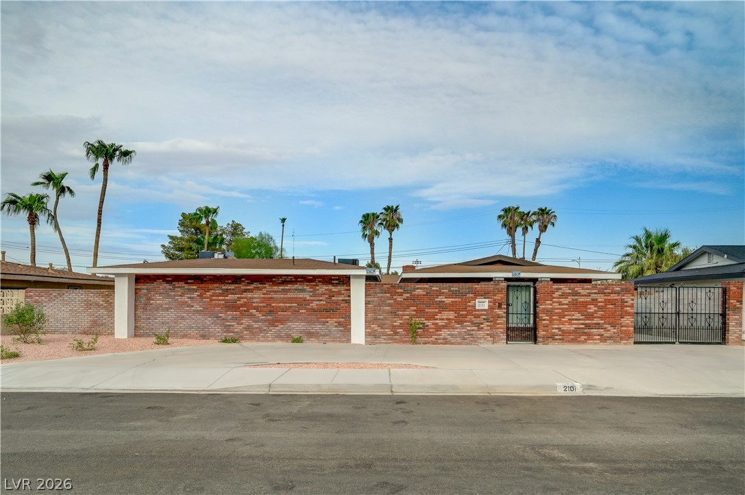 Photo 4 of 2101 Santiago Street