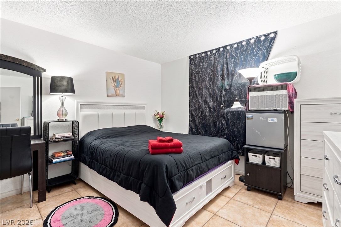 Photo 6 of 8, 6224 Arlington Avenue