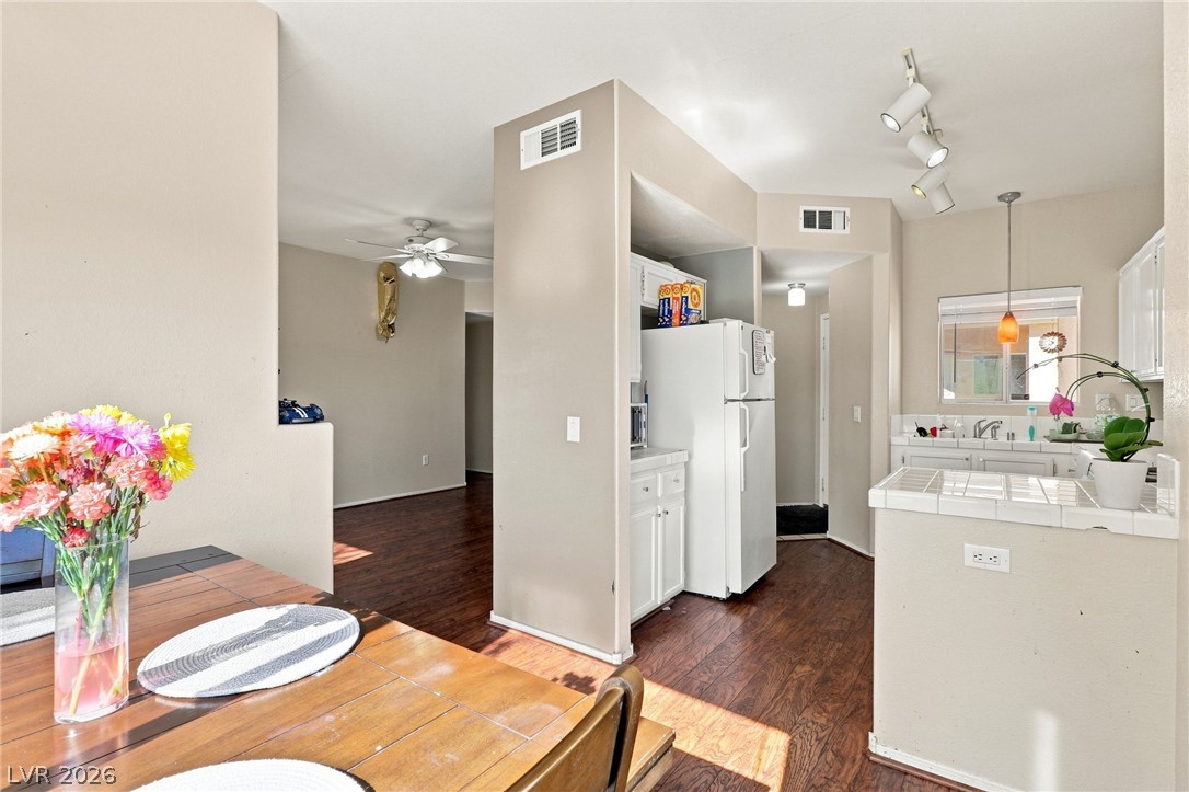 Photo 4 of 1050 E Cactus Avenue #2094
