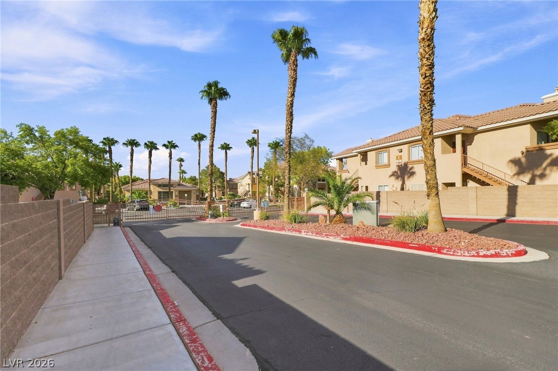 Photo 14 of 15, 1050 E Cactus Avenue #2094