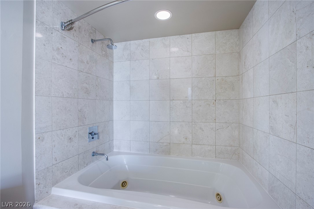 Photo 18 of 22, 222 Karen Avenue #2303