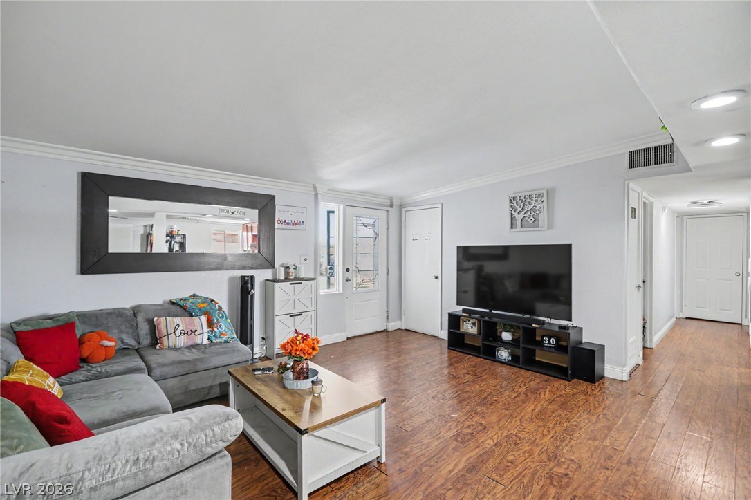 Photo 7 of 18, 3215 Wright Avenue