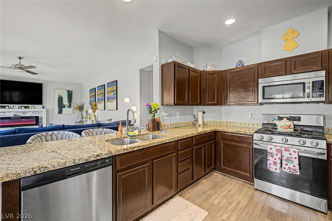 Photo 9 of 39, 2924 Dowitcher Avenue