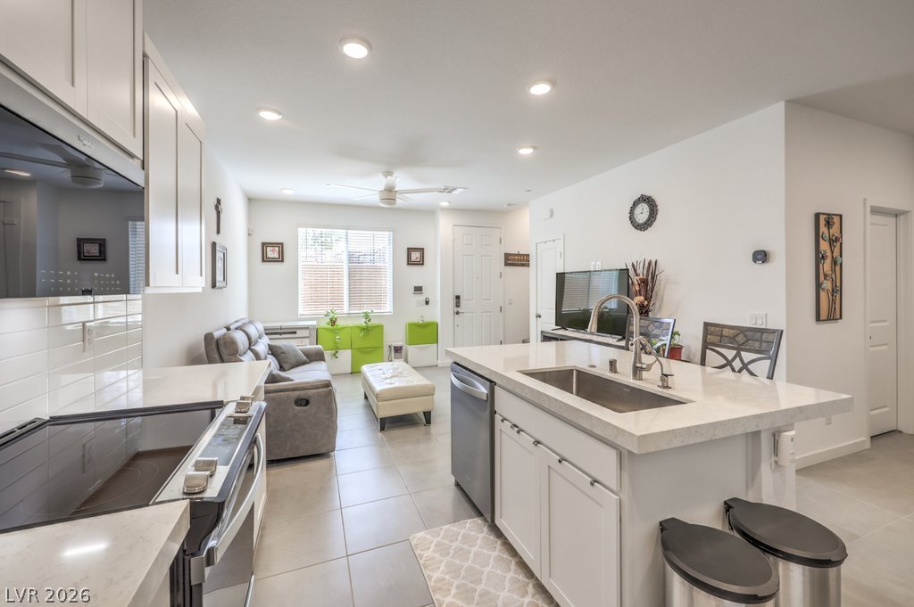 Photo 9 of 27, 172 Freeport View Place