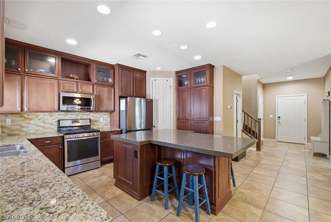 Photo 4 of 3141 Valadon Avenue