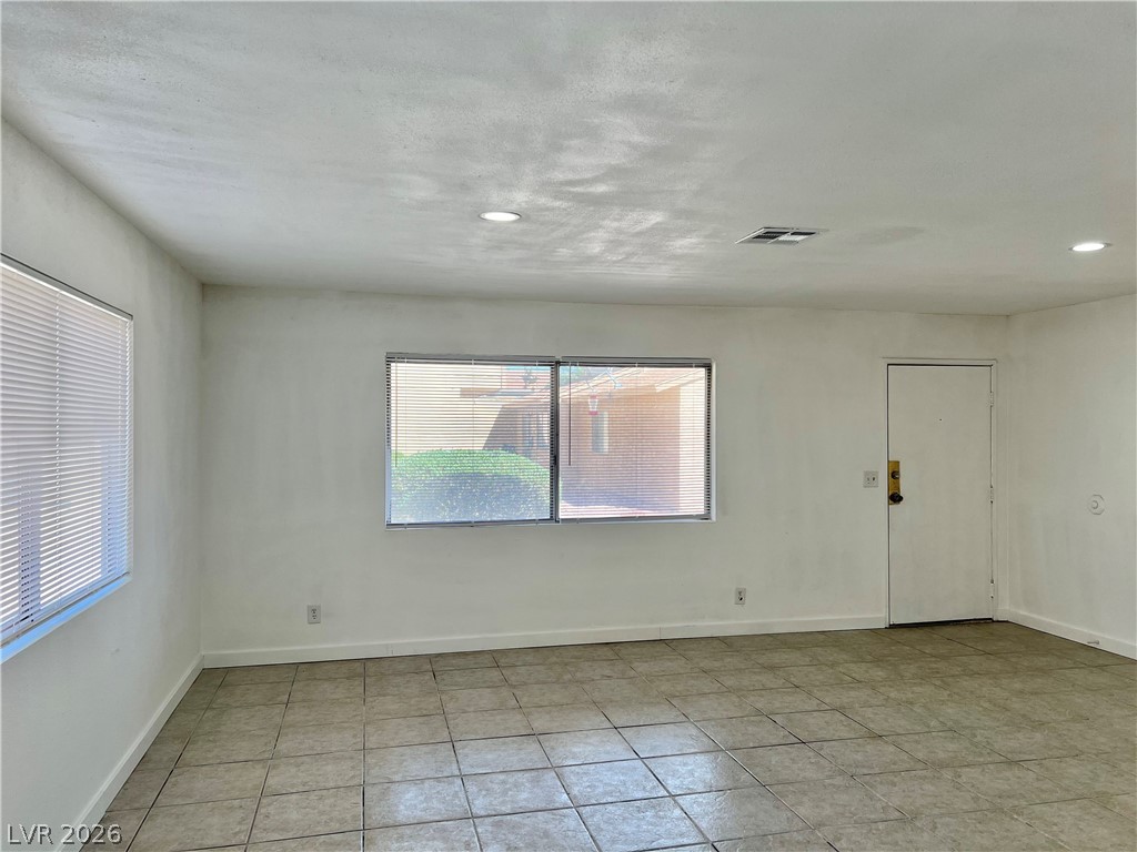Photo 11 of 21, 5116 Golden Lane #A