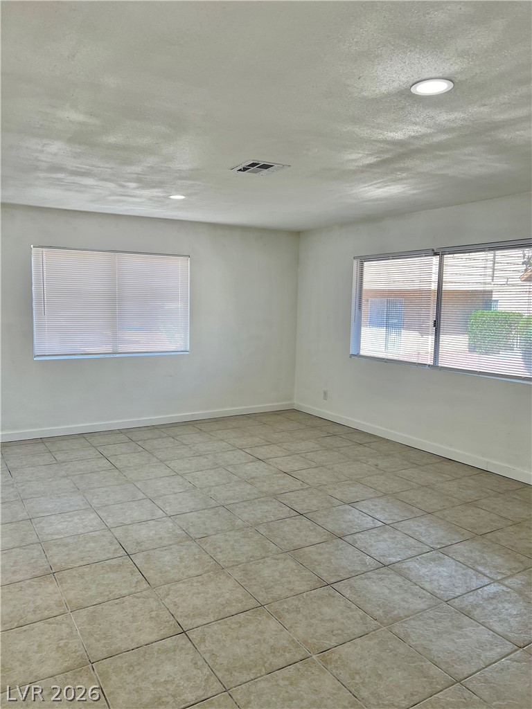Photo 13 of 21, 5116 Golden Lane #A