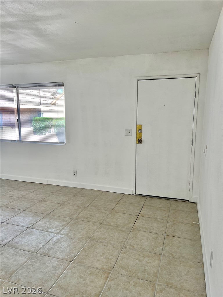 Photo 14 of 21, 5116 Golden Lane #A