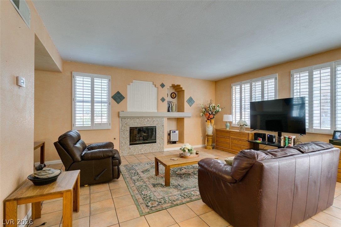 Photo 6 of 28, 827 Fuerte Court