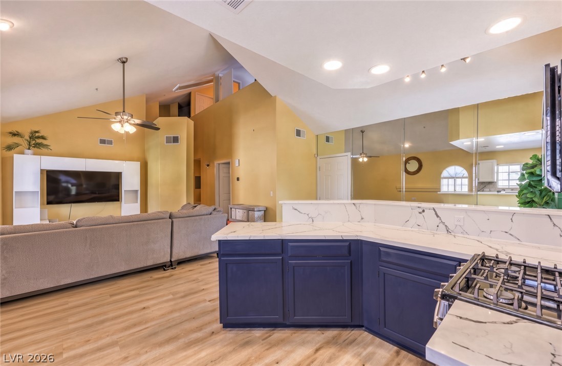 Photo 7 of 22, 2925 Wigwam Parkway #1724