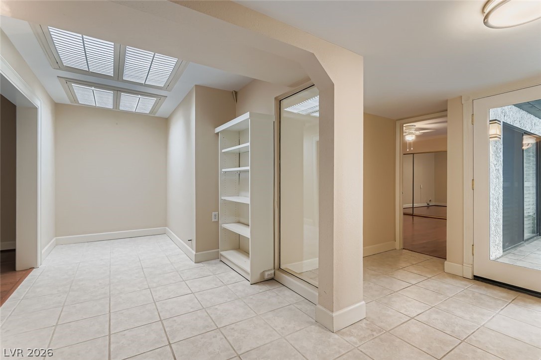 Photo 5 of 2543 Laconia Avenue