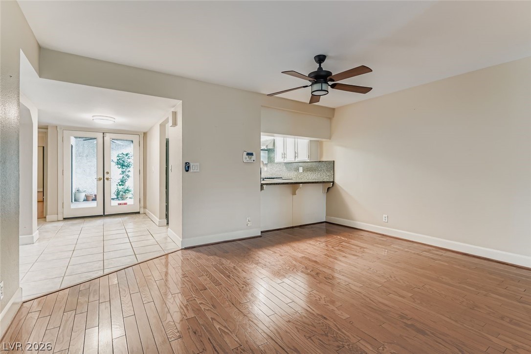 Photo 9 of 33, 2543 Laconia Avenue