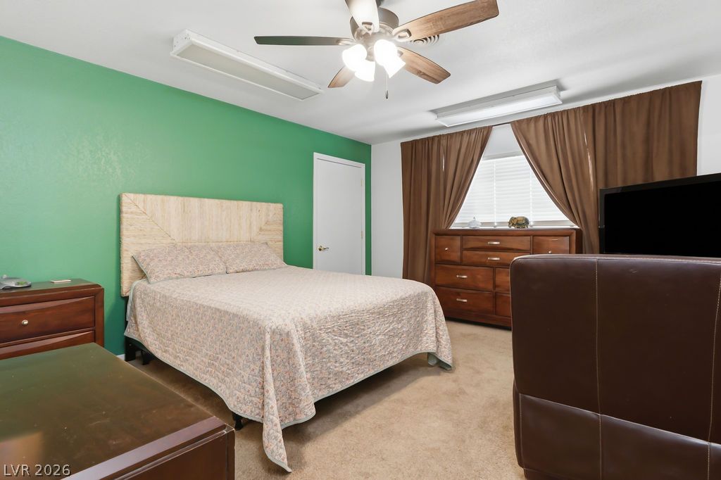 Photo 12 of 30, 551 E Oakey Boulevard