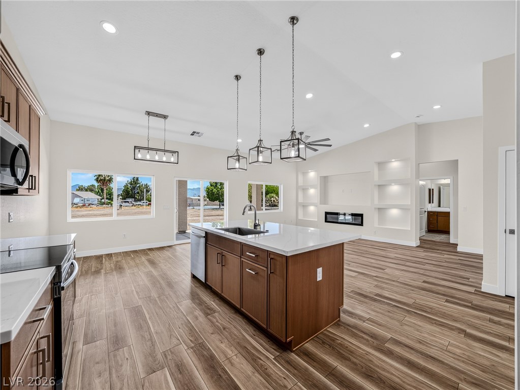 Photo 9 of 37, 2641 W Carnation Way