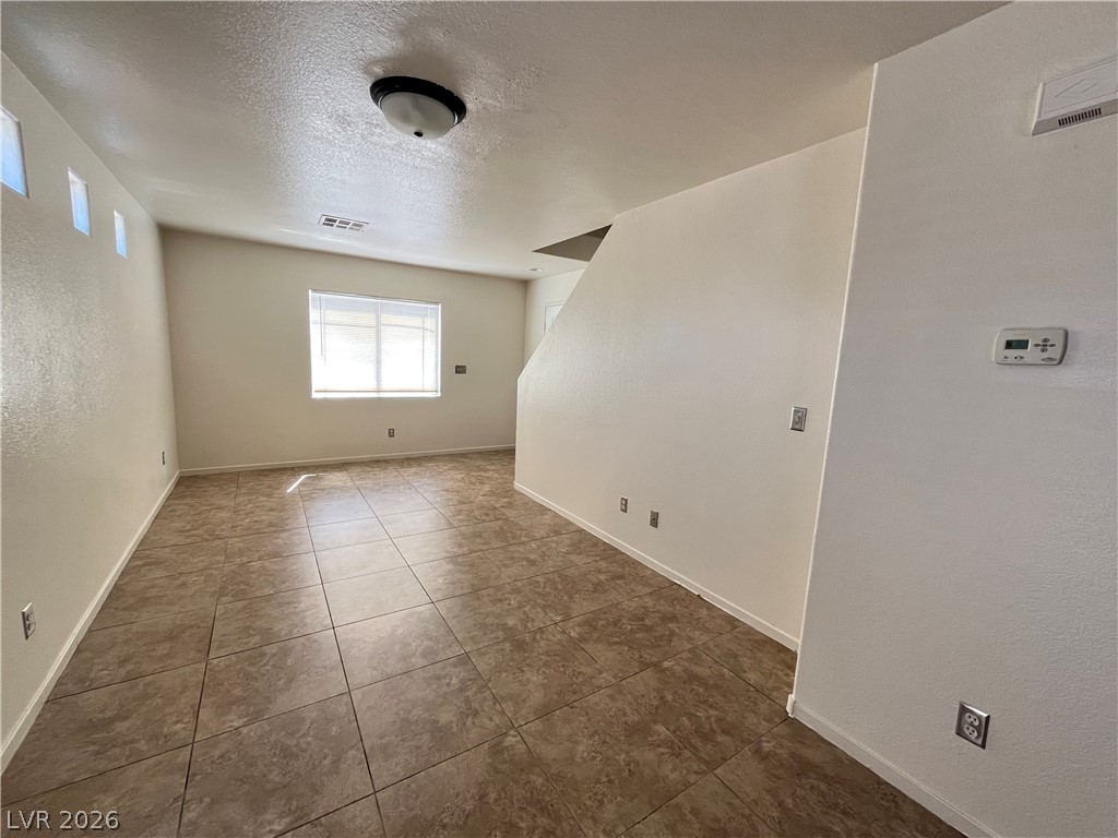 Photo 3 of 5220 Paradise Valley Avenue