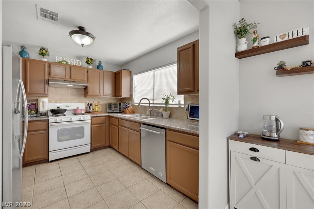 Photo 10 of 31, 2127 ALISA MARIA Way