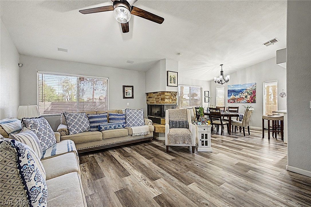 Photo 9 of 32, 2035 E Warm Springs Road #1003