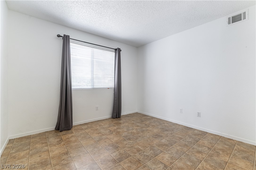 Photo 11 of 25, 701 Wheat Ridge Lane #101
