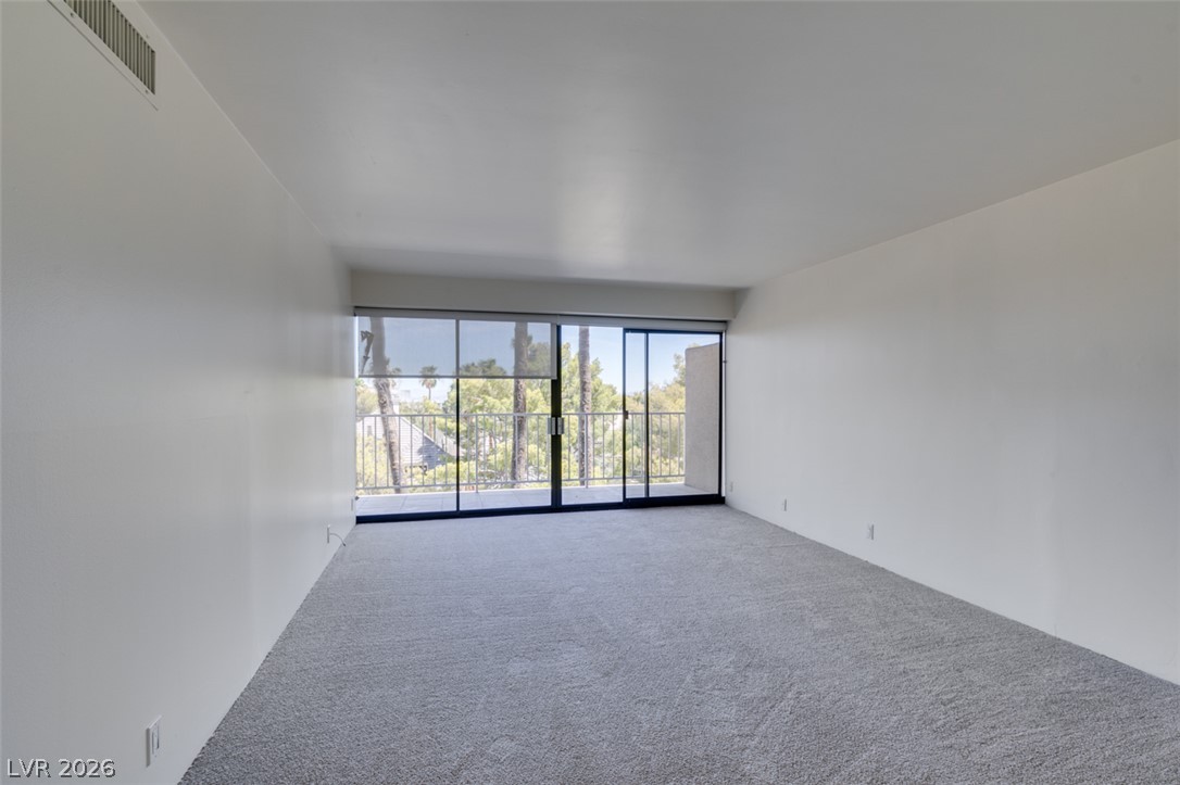 Photo 18 of 40, 3111 Bel Air Drive #4F