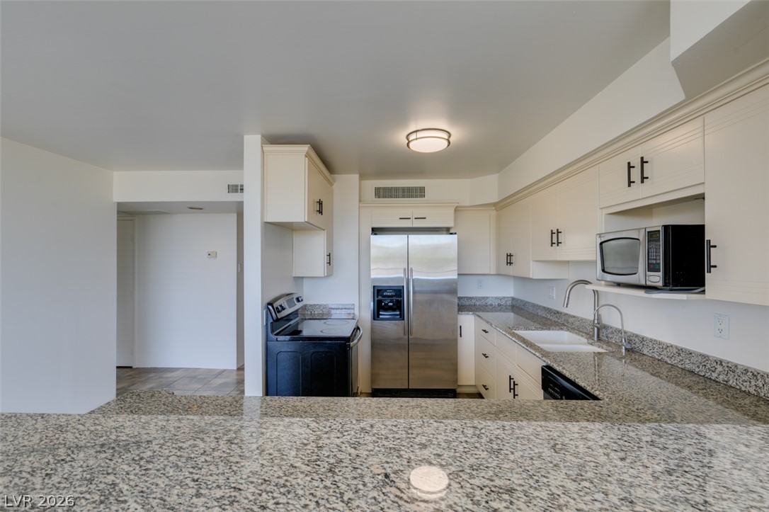 Photo 12 of 40, 3111 Bel Air Drive #4F