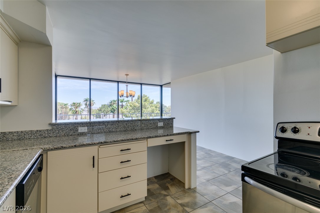 Photo 14 of 40, 3111 Bel Air Drive #4F