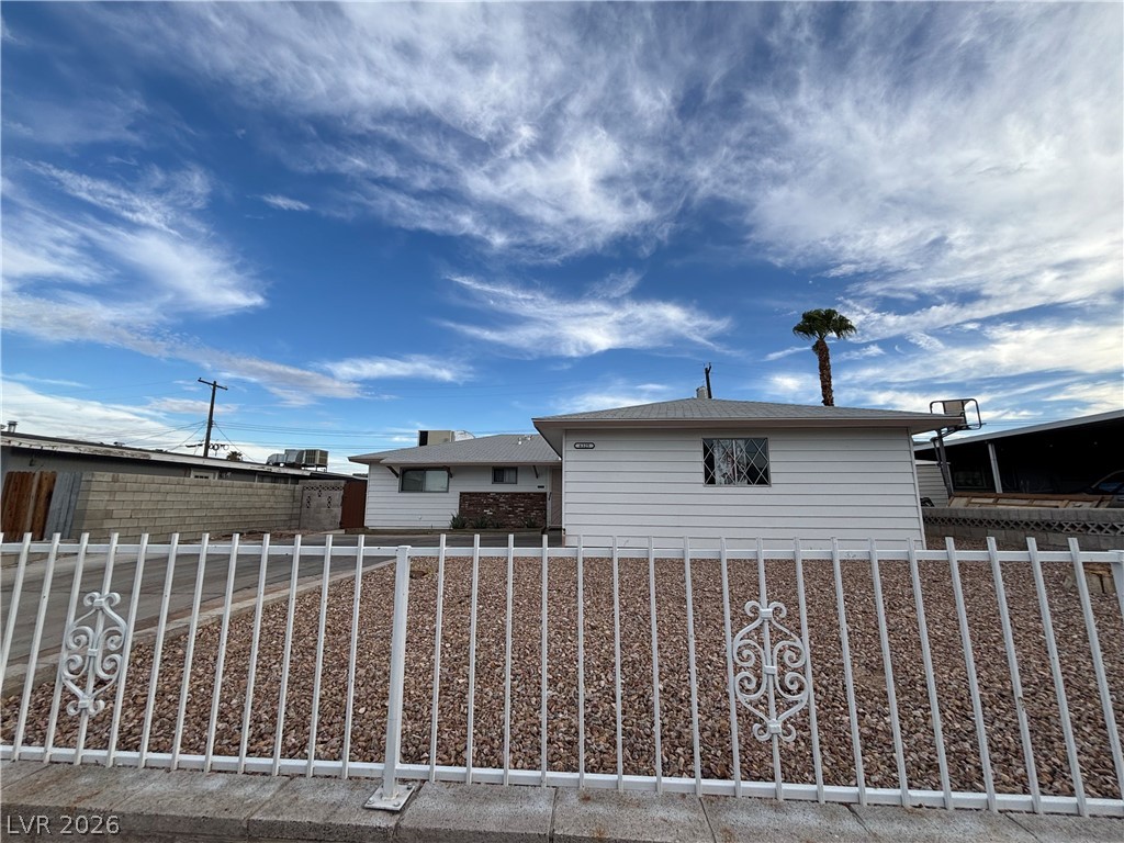 Photo 3 of 6325 ELTON Avenue
