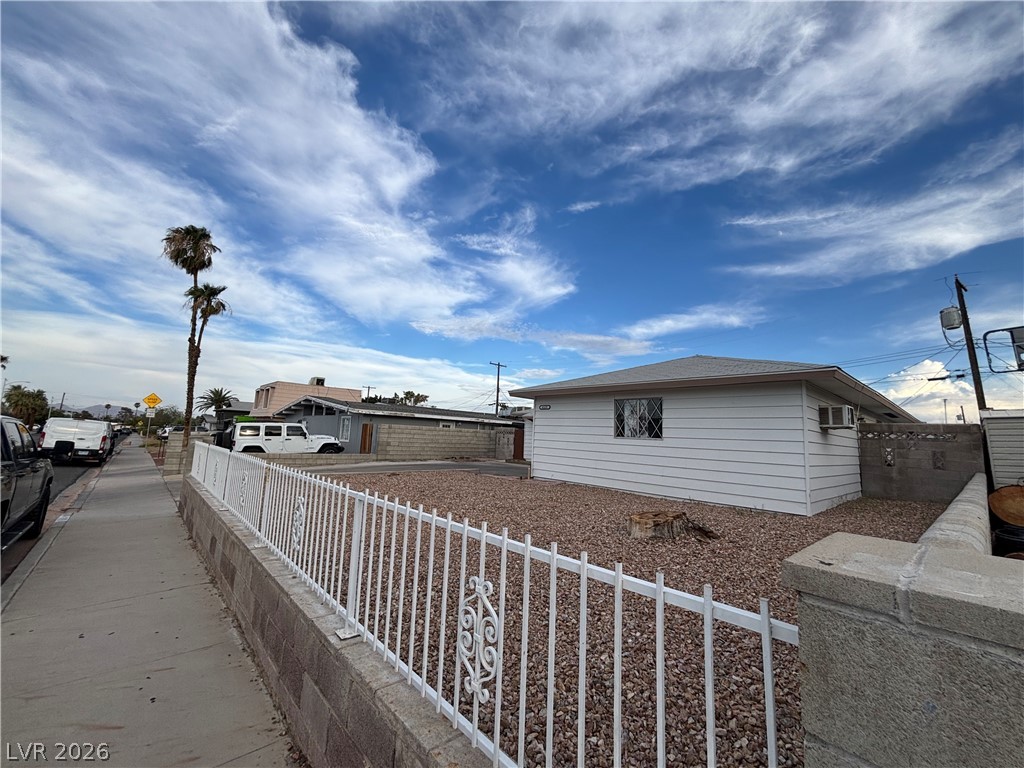 Photo 5 of 6325 ELTON Avenue