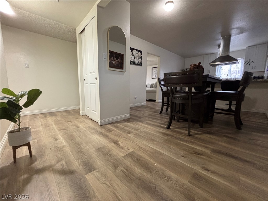 Photo 6 of 27, 6325 ELTON Avenue