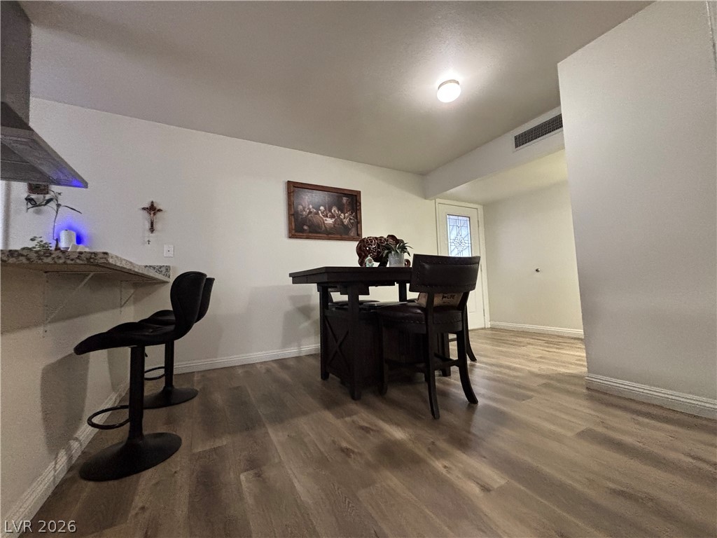 Photo 7 of 27, 6325 ELTON Avenue
