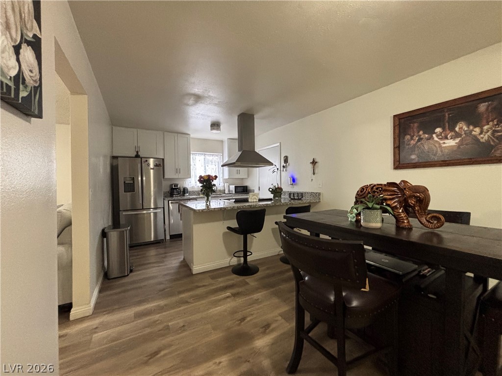 Photo 9 of 27, 6325 ELTON Avenue