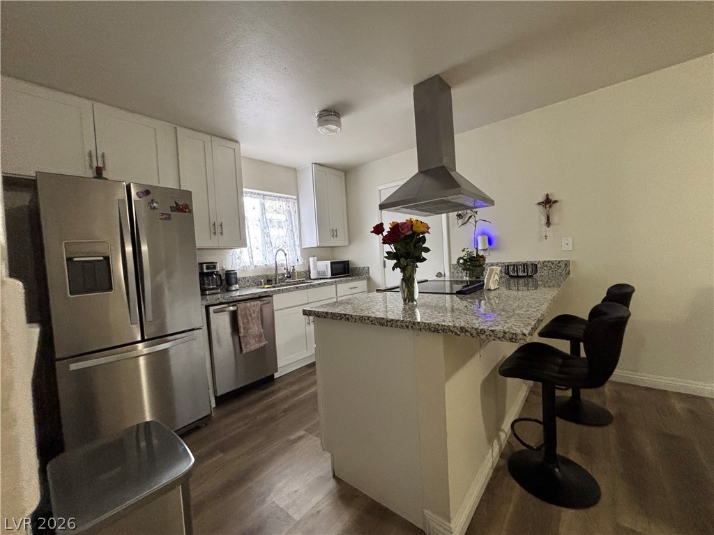 Photo 10 of 27, 6325 ELTON Avenue