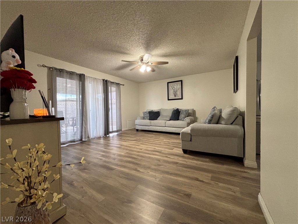Photo 11 of 27, 6325 ELTON Avenue