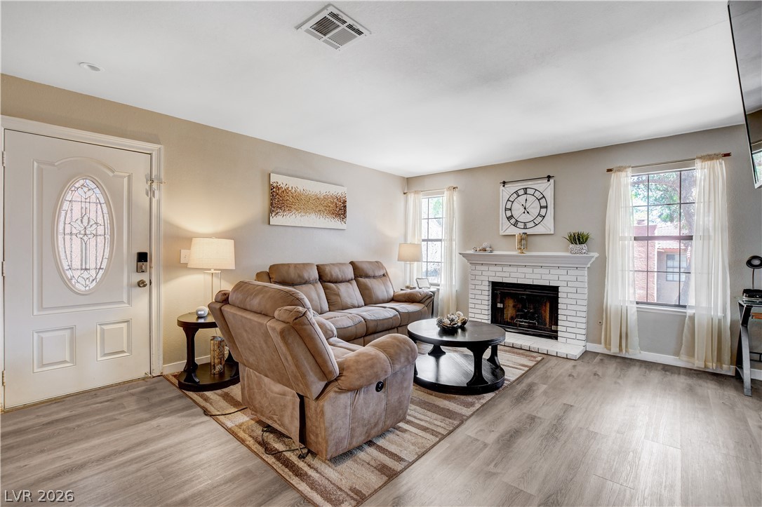 Photo 9 of 43, 5576 W Rochelle Avenue #32D
