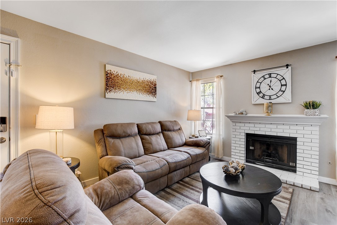 Photo 10 of 43, 5576 W Rochelle Avenue #32D