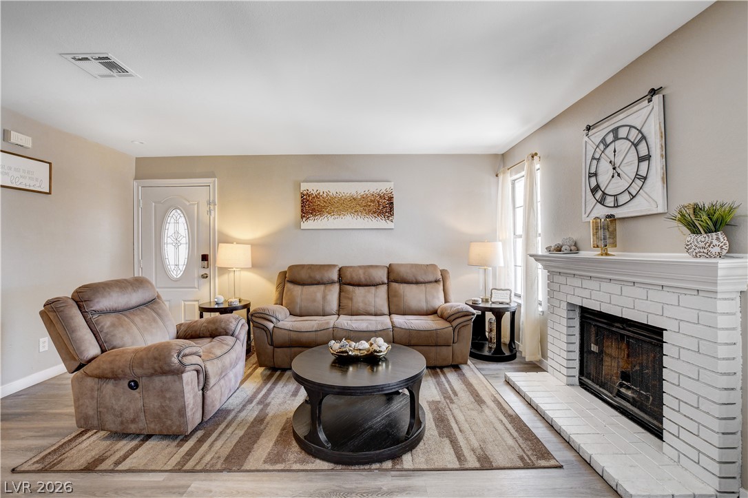 Photo 11 of 43, 5576 W Rochelle Avenue #32D