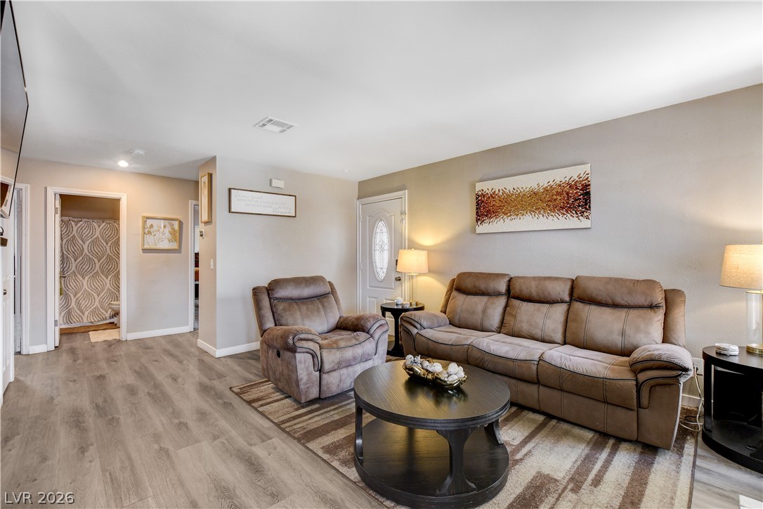 Photo 12 of 43, 5576 W Rochelle Avenue #32D